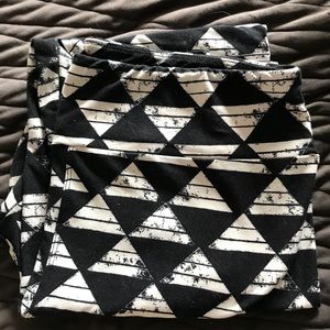 Lularoe TC rare black and white leggings🖤